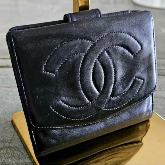 CHANEL Black Leather Wallet - Picture 1 of 10